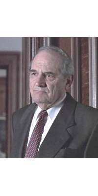 Steven Hill, American actor., dies at age 94