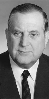 Alexander Schalck-Golodkowski, East German politician., dies at age 82