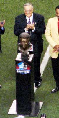 Charlie Sanders, American Hall of Fame football player (Detroit Lions), dies at age 68