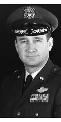 James U. Cross, American military pilot, dies at age 90