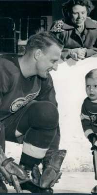 Leo Reise, Jr., Canadian ice hockey player (Detroit Red Wings), dies at age 93