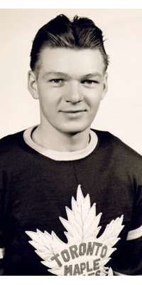 Wally Stanowski, Canadian ice hockey player (Toronto Maple Leafs)., dies at age 96