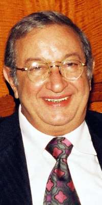 Nour El-Sherif, Egyptian actor and conspiracist., dies at age 69