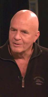 Wayne Dyer, author and speaker, dies at age 75