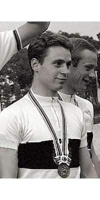Willi Fuggerer, German track cyclist, dies at age 73