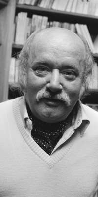 Jos Vandeloo, Belgian author, dies at age 90