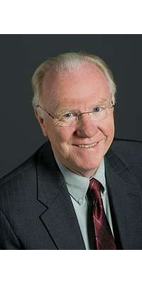 Larry N. Vanderhoef, American biochemist, dies at age 74