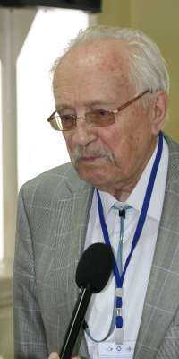 Dmitry Shirkov, Russian theoretical physicist., dies at age 88