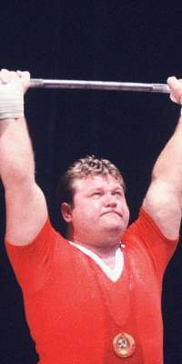 Leonid Zhabotinsky, Soviet weightlifter., dies at age 77