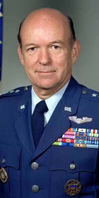 William Y. Smith, retired four-star U.S. Air Force general, dies at age 90