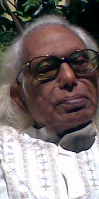 Abdul Rashid Khan, Indian Hindustani musician., dies at age 107