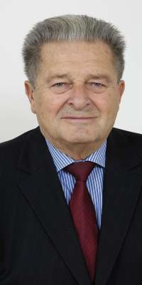 Ryszard Bender, Polish politician and historian., dies at age 84