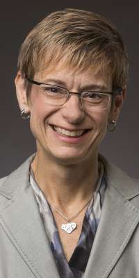 Elizabeth Garrett, American educator, dies at age 52