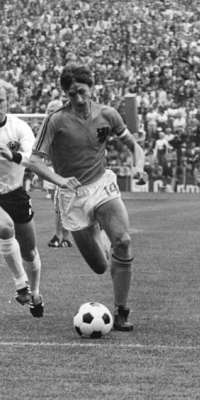 Johan Cruyff, Dutch football player and coach, dies at age 68