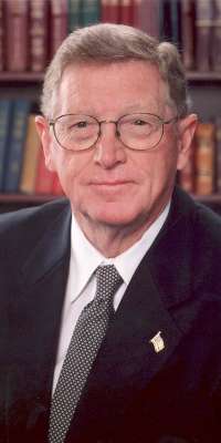 Conrad Burns, American politician, dies at age 81