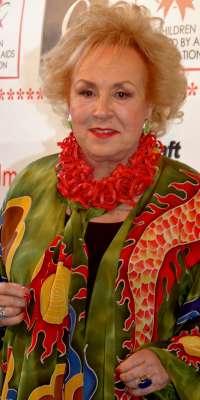 Doris Roberts, American actress (Everybody Loves Raymond), dies at age 90