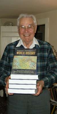 William H. McNeill, Canadian-American historian and author., dies at age 98