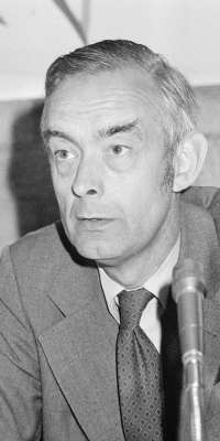 Harrie Langman, Dutch politician, dies at age 85