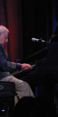 Irving Fields, American pianist., dies at age 101