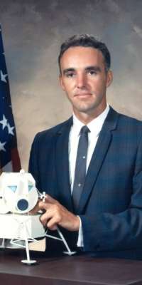 Duane Graveline, American astronaut., dies at age 85