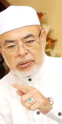 Haron Din, Malaysian politician, dies at age 76