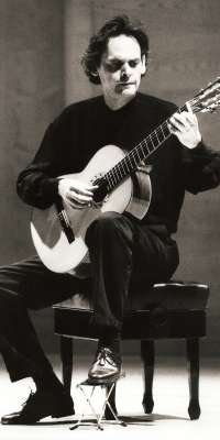 Roland Dyens, French classical guitarist and composer., dies at age 61