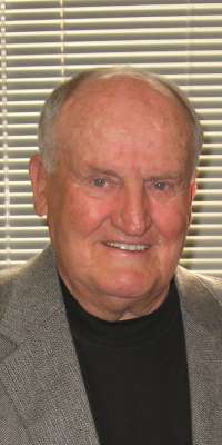 LaVell Edwards, American football coach (BYU Cougars), dies at age 86