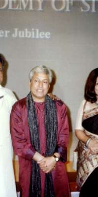 Abdul Halim Jaffer Khan, Indian sitar player., dies at age 88