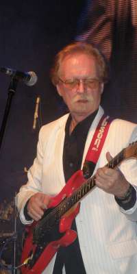 Jerzy Kossela, Polish guitarist, dies at age 74