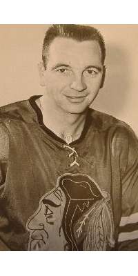 Kenny Wharram, Canadian ice hockey player (Chicago Blackhawks)., dies at age 83