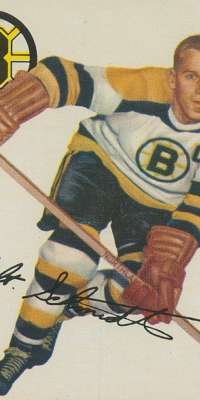 Milt Schmidt, Canadian ice hockey player, dies at age 98