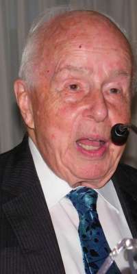 Rolf Noskwith, German-born British businessman and codebreaker during World War II., dies at age 97