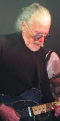 Deke Leonard, Welsh rock guitarist (Man)., dies at age 72