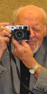 David Rubinger, Austrian-born Israeli photographer., dies at age 92