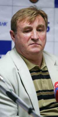 Vladimir Kazachyonok, Russian football player (Zenit) and manager (Dynamo Saint Petersburg)., dies at age 64