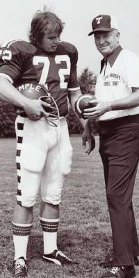 Wayne Hardin, American football player and coach (Pacific, dies at age 91