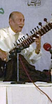 Rais Khan, Pakistani sitarist., dies at age 77