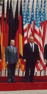 Helmut Kohl, Former German chancellor (1982-1998), dies at age 87