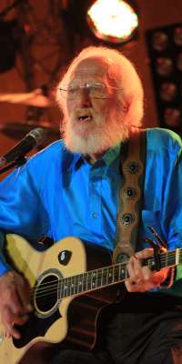 Eamonn Campbell, Irish musician (The Dubliners), dies at age 70