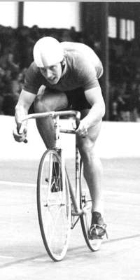 Lothar Thoms, German cyclist., dies at age 61