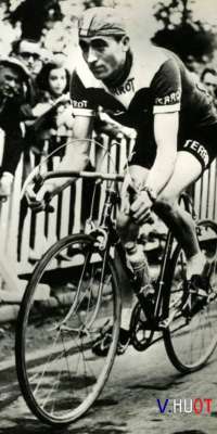 Valentin Huot, French racing cyclist., dies at age 88