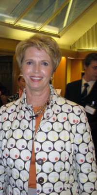 Marilyn Ware, American diplomat and businesswoman., dies at age 74