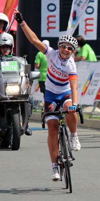 Sharon Laws, Kenyan-born British cyclist, dies at age 43