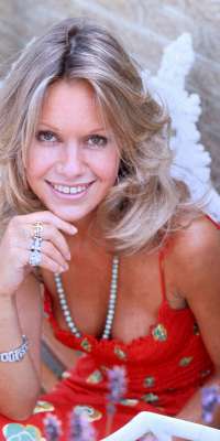 Suzanna Leigh, British actress, dies at age 72