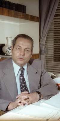 Ali Akbar Moinfar, Iraqi oil minister., dies at age -1