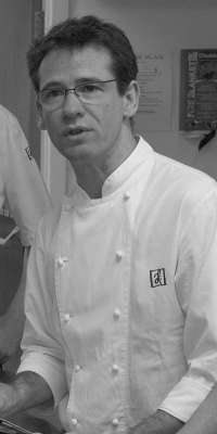 Andrew Fairlie, Scottish chef, dies at age -1