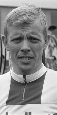 Arie den Hartog, Dutch road bicycle racer., dies at age 77