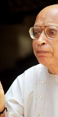 Bhagwatikumar Sharma, Indian Gujarati writer and journalist., dies at age 84