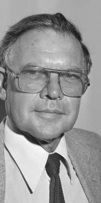 Dirk Bernard Joseph Schouten, Dutch economist., dies at age 95