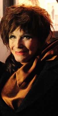 Fenella Fielding, English actress (Follow a Star, dies at age 90